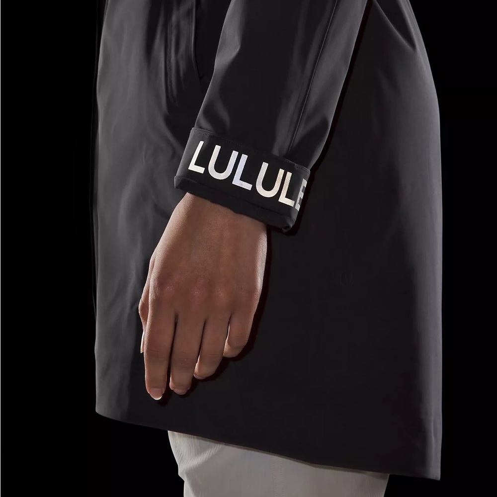 Lululemon Athletica Rain Rebel Jacket in Black Size 2